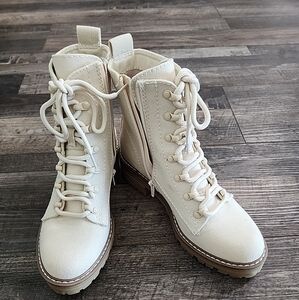 Universal Thread Parker Boots Sz 6 Memory Foam